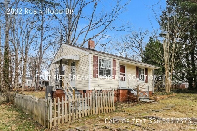 Building Photo - 2802 Robin Hood Dr
