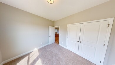 Building Photo - 1052 Moen Lp