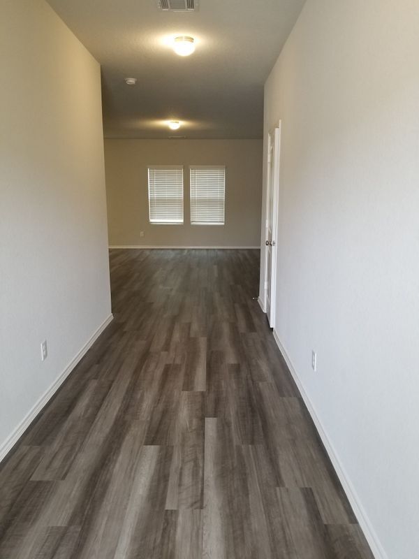 Building Photo - 7930 Oak Mdws Bnd