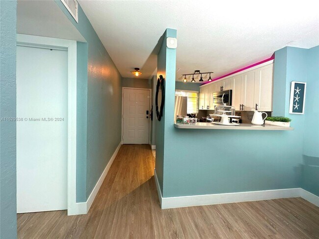 Foto del edificio - 98221 Windward Ave