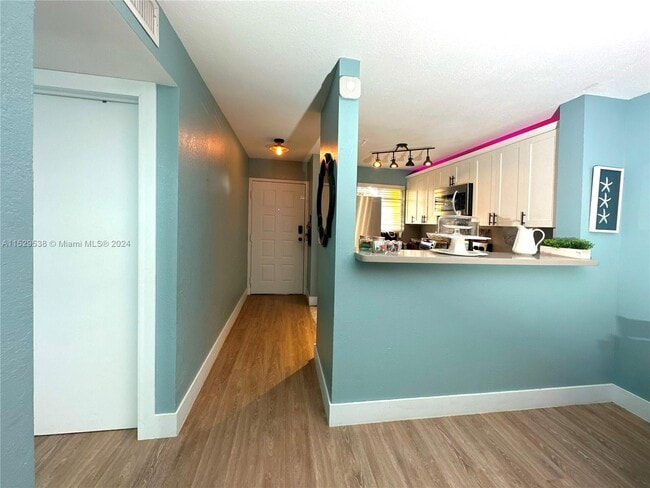 Building Photo - 98221 Windward Ave