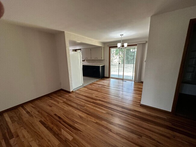Foto del edificio - Very Nice 2 Bedroom Duplex with Hardwood Floors, in SE Corvallis