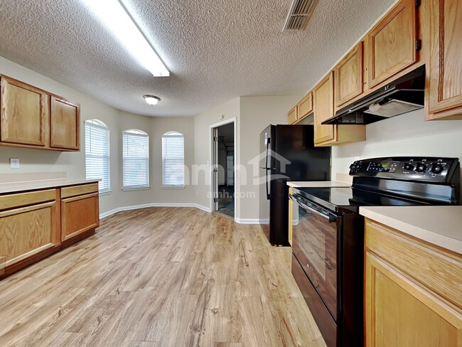 Building Photo - 3127 Wavering Ln