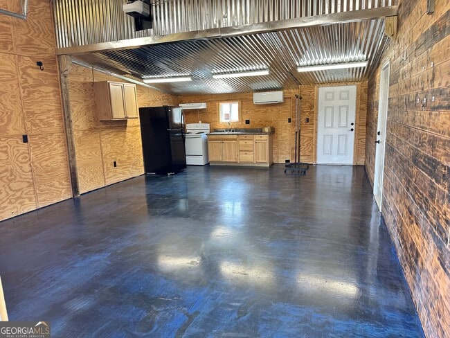 Building Photo - 315 Pinehill Rd