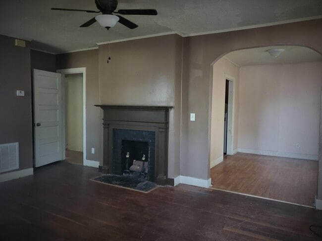 Building Photo - 2033 Shirley Ave