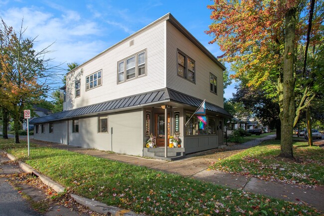 Building Photo - 956 Innes