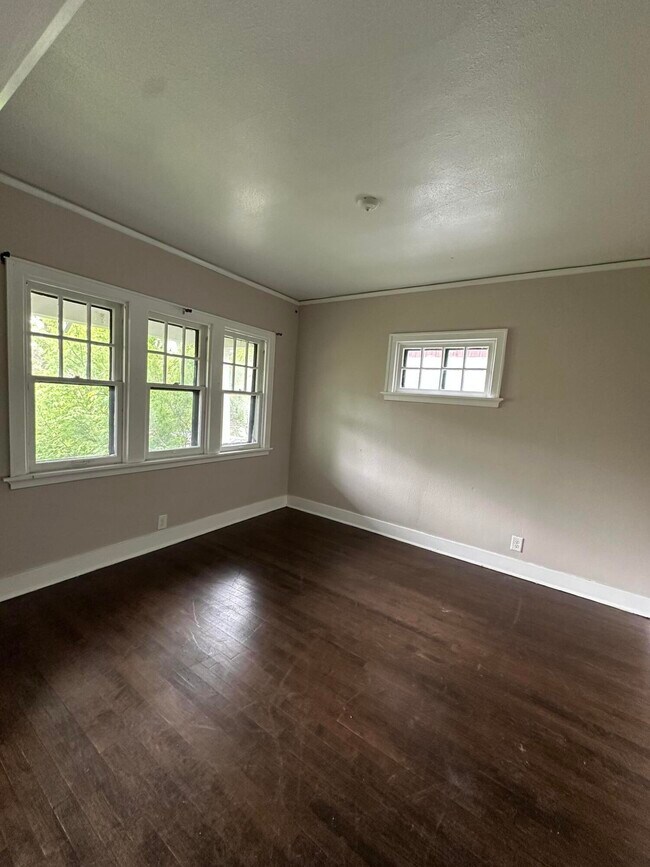 Foto del edificio - 3470 N Newhall St
