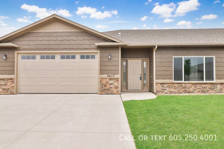 Primary Photo - Perfect 3 Bedroom Twin home with Fantastic...