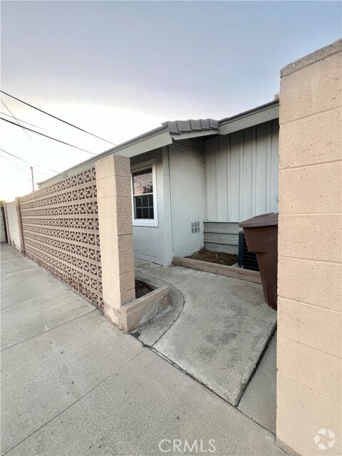 Building Photo - 2083 S Eileen Dr