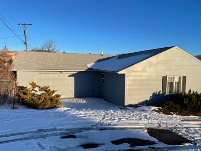 Building Photo - Large House with views in Uptown Butte