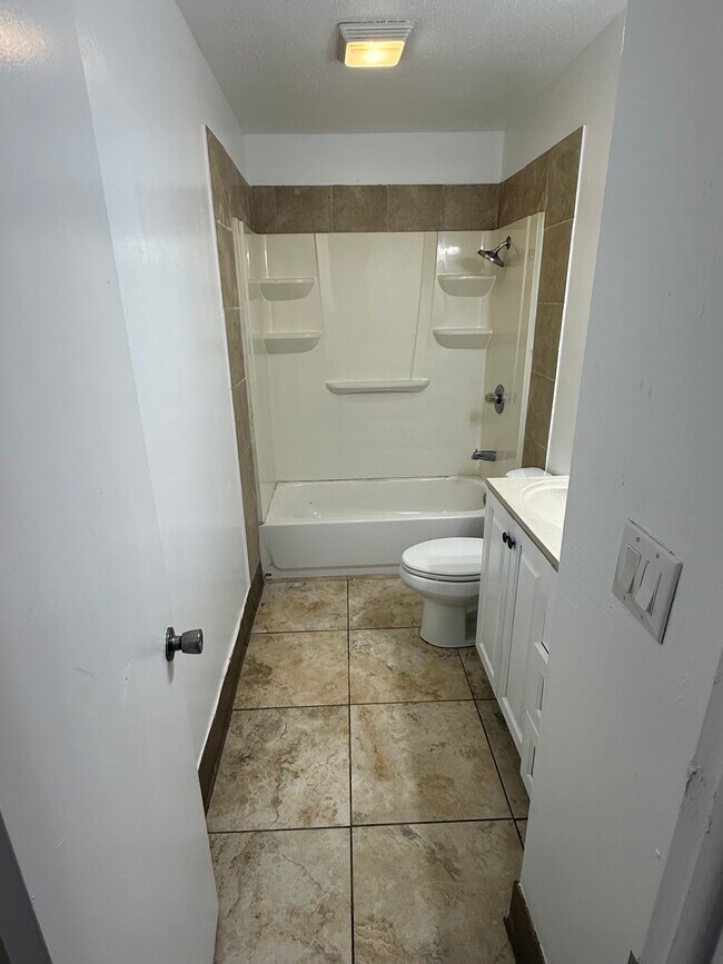 Foto del edificio - 324 NW 96th St