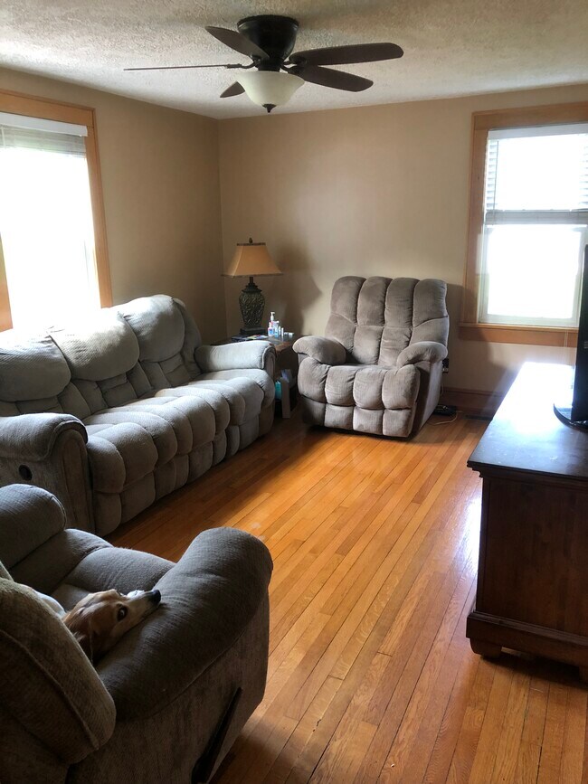 Sala de estar - 645 Ellett Rd NE