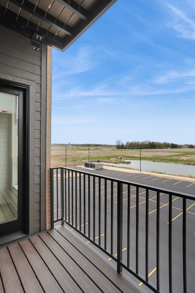 Interior Photo - Larsen Orchard Terrace