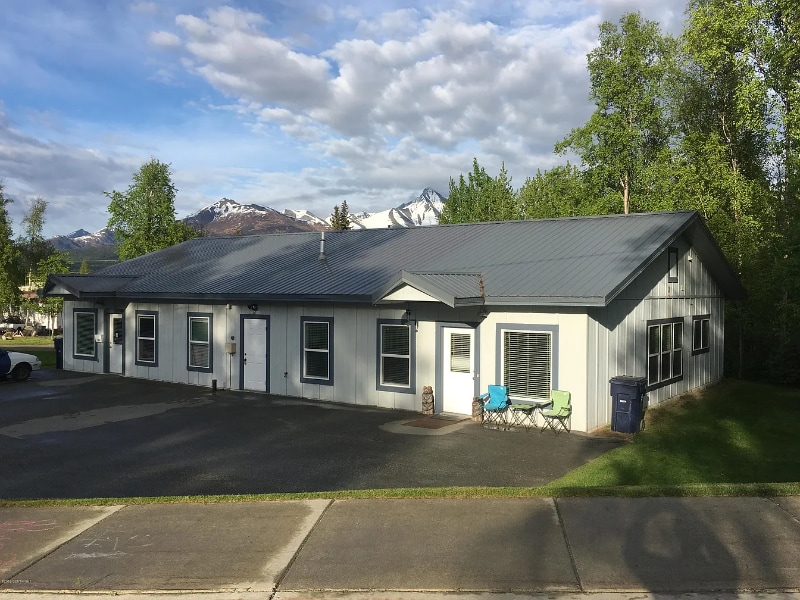 Primary Photo - 1021 S Lucas Way