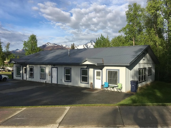 Building Photo - 1021 S Lucas Way