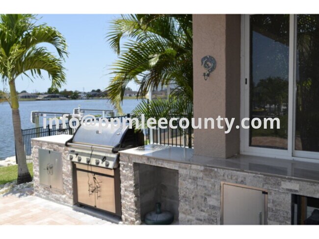 Foto del edificio - Gated Community:  Emerald Cove!