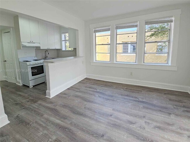 Foto del edificio - 2007 SW 10th St