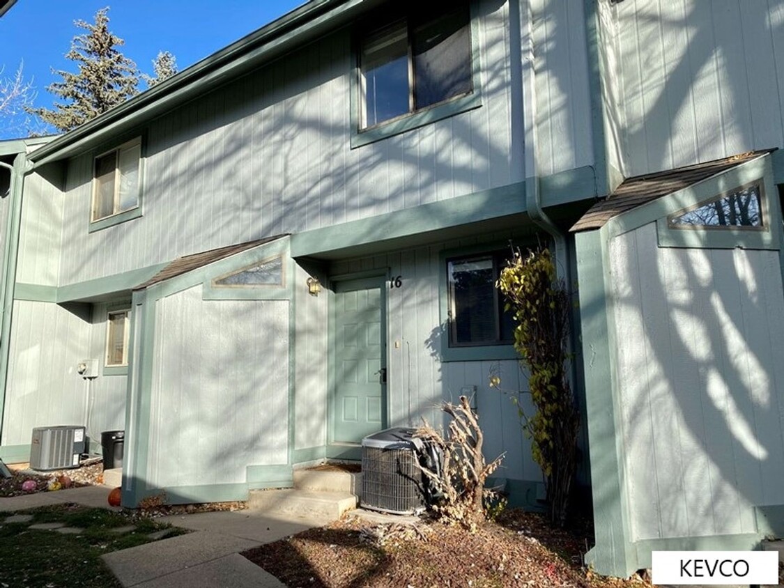 Foto principal - Tri-Level Townhome in Central Fort Collins!