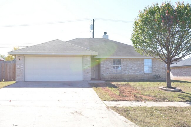 Building Photo - 2204 Clairidge Ave