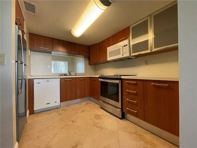 Building Photo - 850 NW 91st Ter