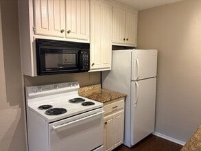 Building Photo - 1421 S 12th St