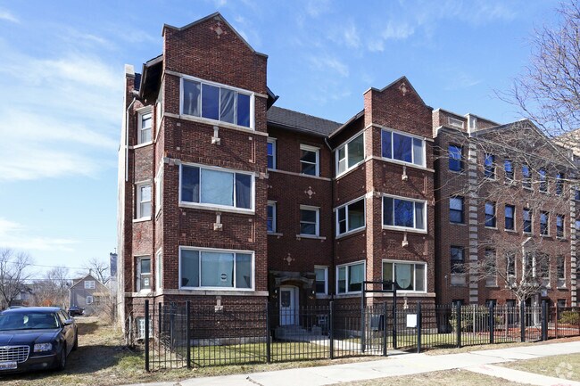 Building Photo - Normal Haven Apartments