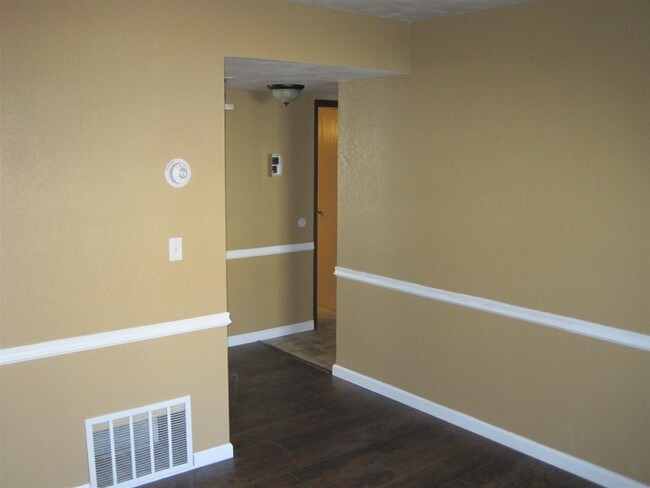 Foto del edificio - 4604 Neil Rd