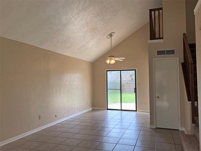 Building Photo - 5715 Mackmiller Dr