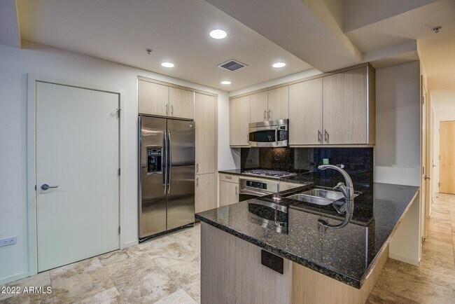Building Photo - 7117 E Rancho Vista Dr