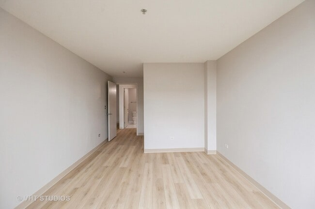 Building Photo - 2 E Erie St
