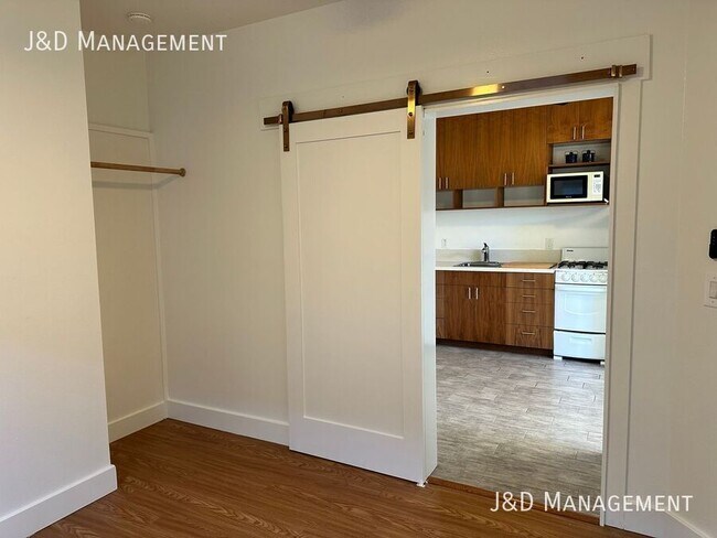 Foto del edificio - 4483-89 Park Blvd