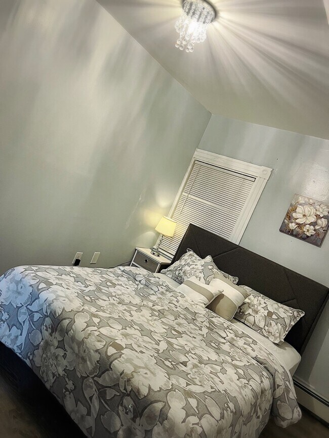 Building Photo - 8 Hecla St