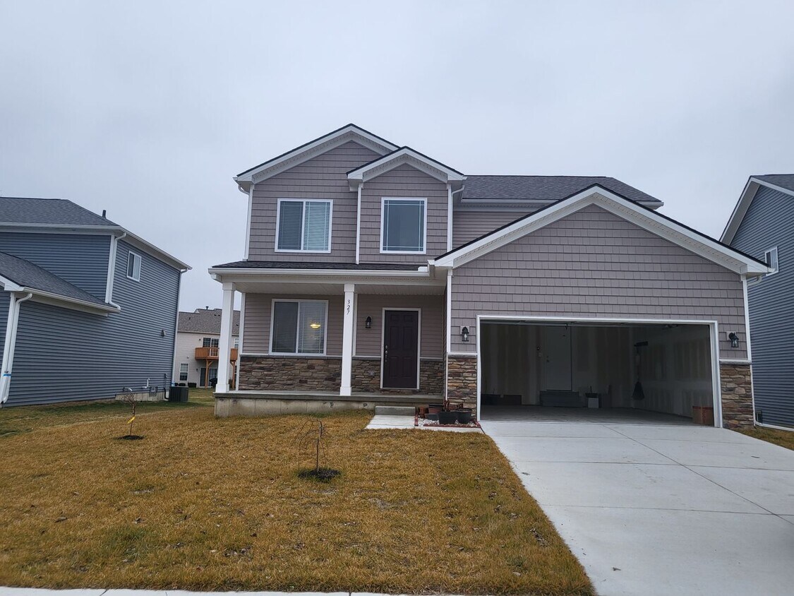 Foto principal - Luxurious 4 bedroom, 2.5 bath home in Holly