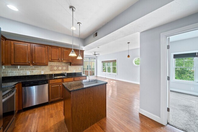 Foto del edificio - 163 Rumford Ave