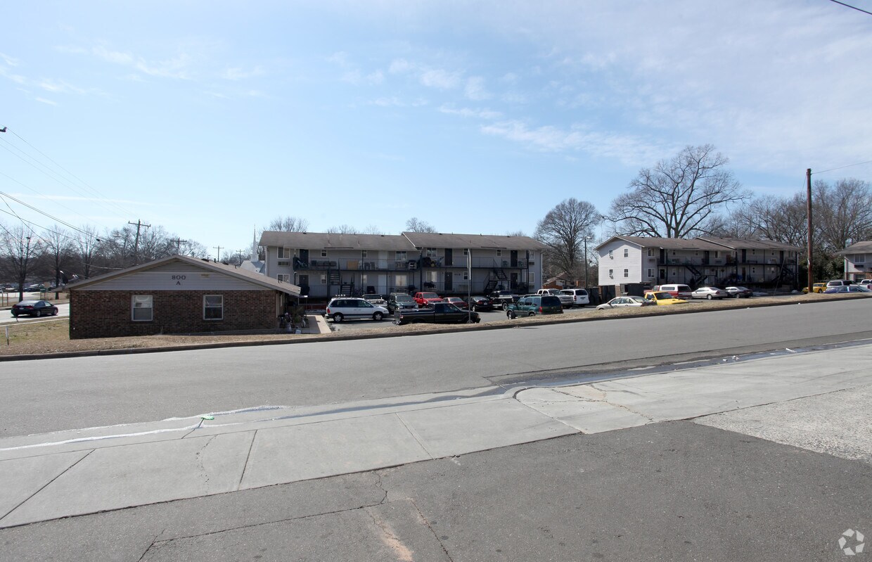 Apartments at 800 Hopkins St - 800 Hopkins St