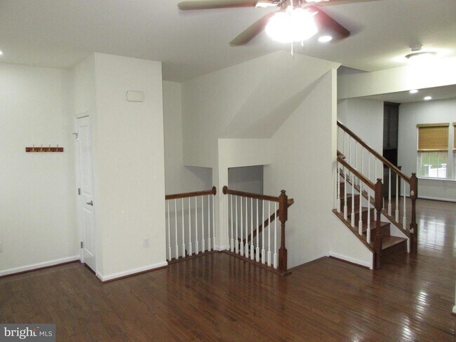 Building Photo - 1322 Madison Ln