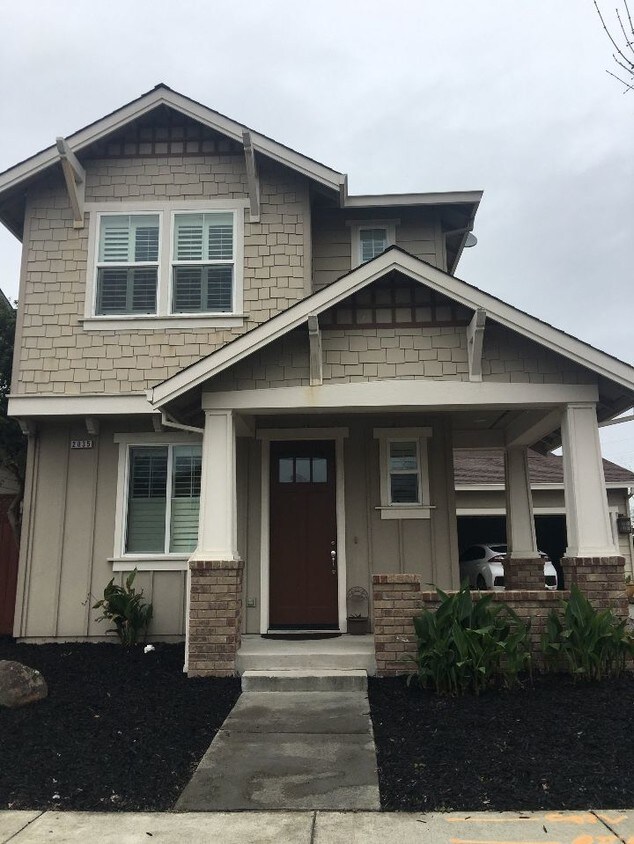 Primary Photo - Attractive 2 story home Near Coffey Park