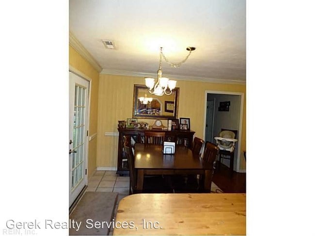 Foto del edificio - 5037 Sullivan Blvd