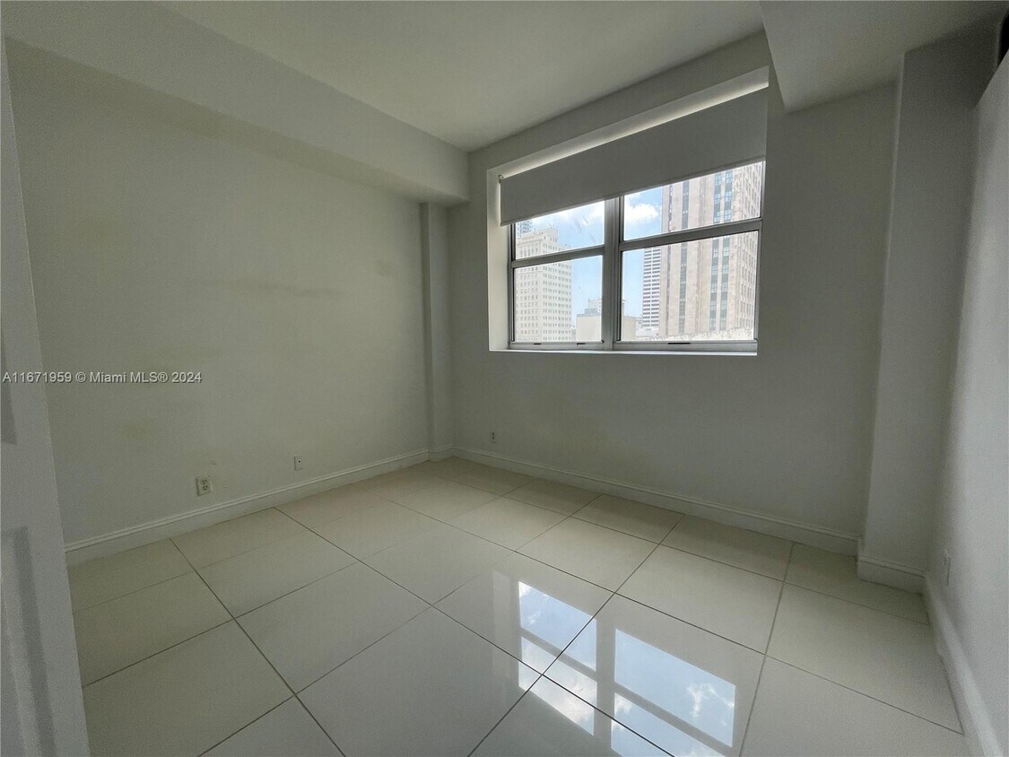Foto del edificio - 111 E Flagler St
