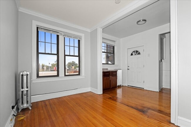 Building Photo - 2348 W Addison St