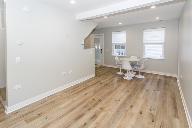 Foto del edificio - 1740 W Henderson St