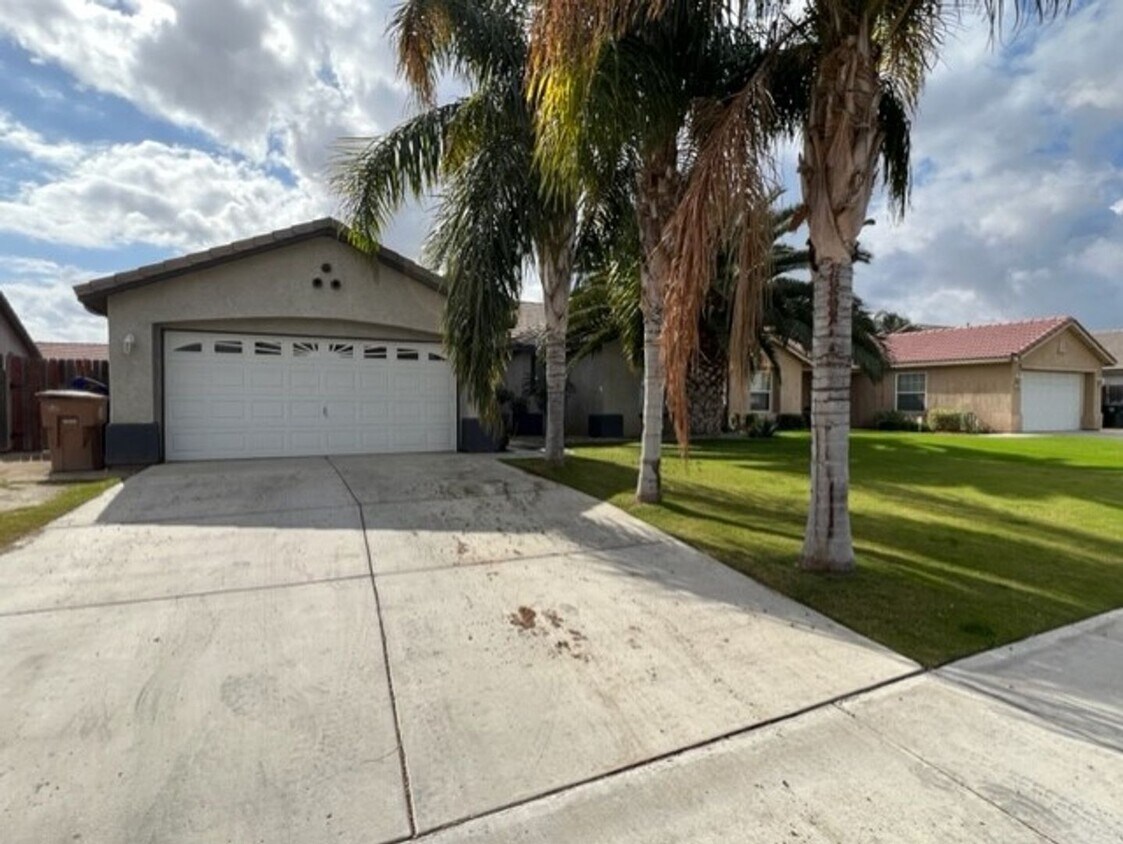 Primary Photo - Southwest Bakersfield 4 Bedroom Home