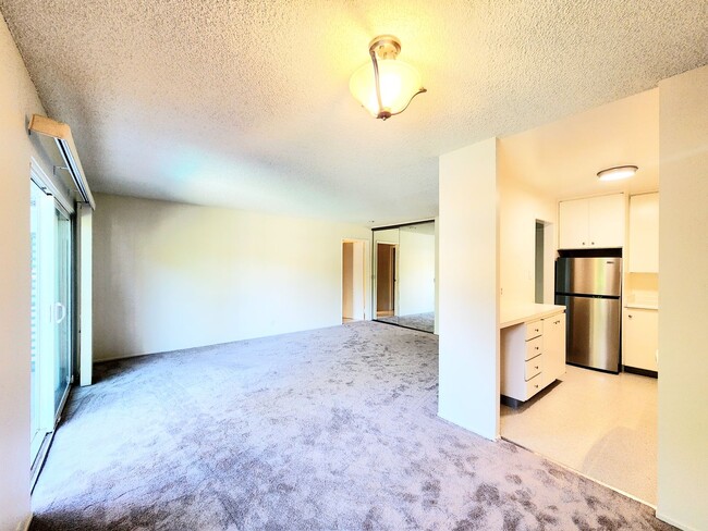 Building Photo - Pet Friendly 1 bedroom unit