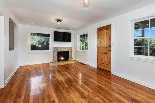 Foto del edificio - Charming Mesa Farmhouse with Modern Upgrades near Beach Access!