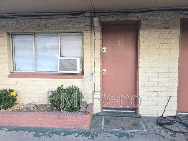 Building Photo - 140 E Victorian Ave