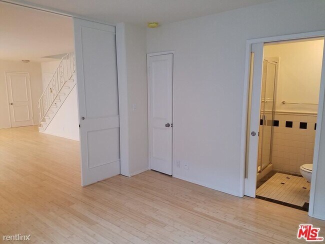 Building Photo - 3 br, 3 bath Condo - 435 S Palm Dr Apt 5