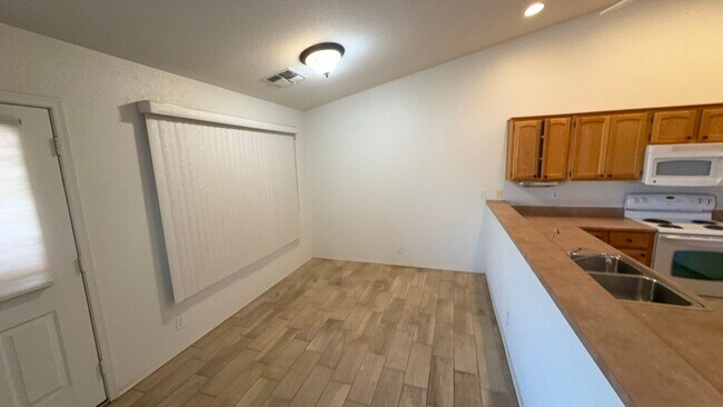 Foto del edificio - 55+ Community in Sunland Springs Village
