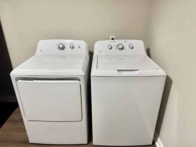 Building Photo - **NEW PRICE** All Utilities Included Plus Washer and Dryer!**