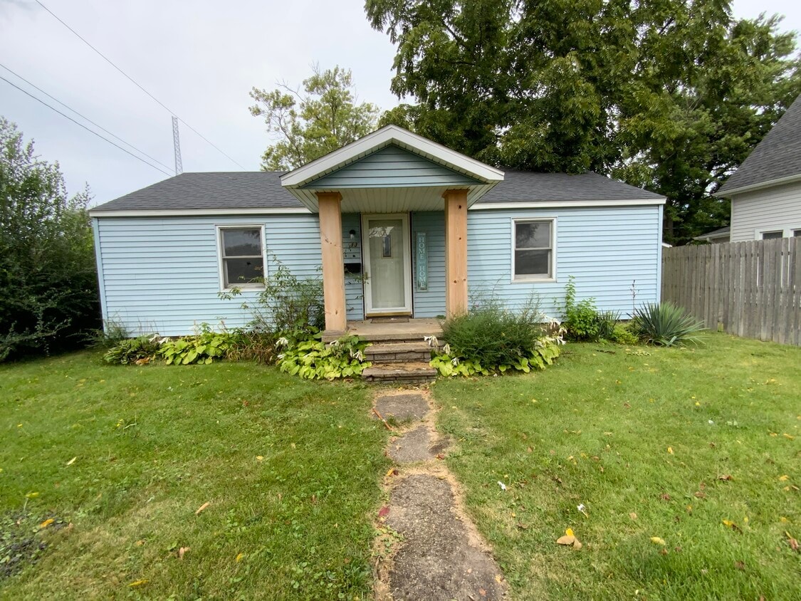 Primary Photo - 913 Forrest St