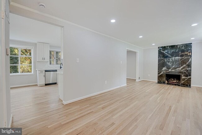 Building Photo - 6811 Brisbane St